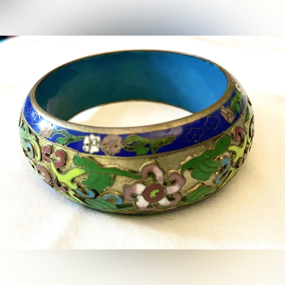 Vintage wide bangle with various colors. Gorgeous design and color patterns.